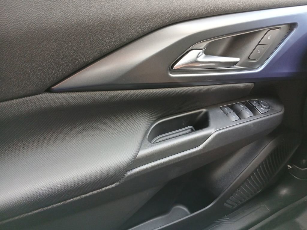 New 2025 Chevrolet Equinox EV LT image 23