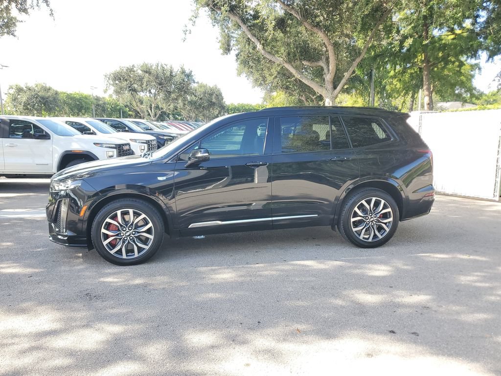 Used 2023 Cadillac XT6 Sport w/ LPO, Floor Liner Package AWD/4WD image 2