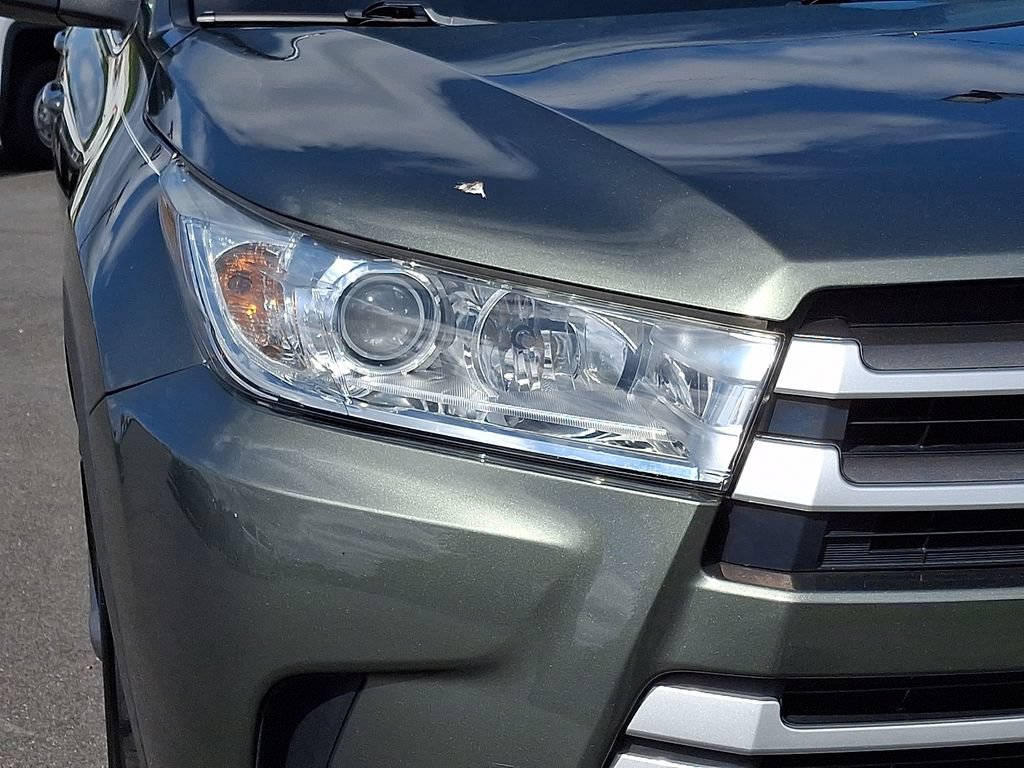 Used 2019 Toyota Highlander XLE AWD/4WD image 9