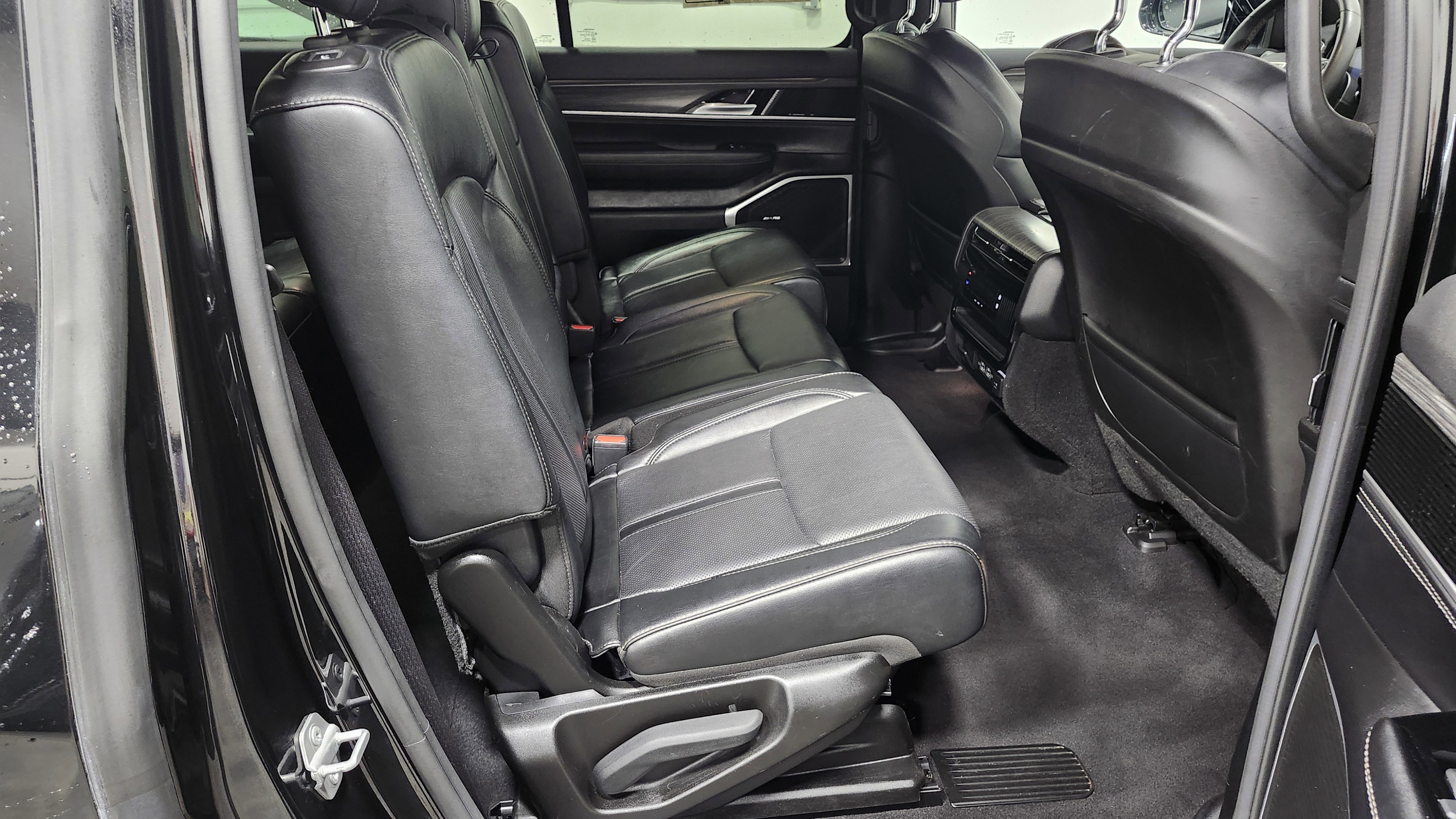 Used 2023 Jeep Wagoneer Series II image 23