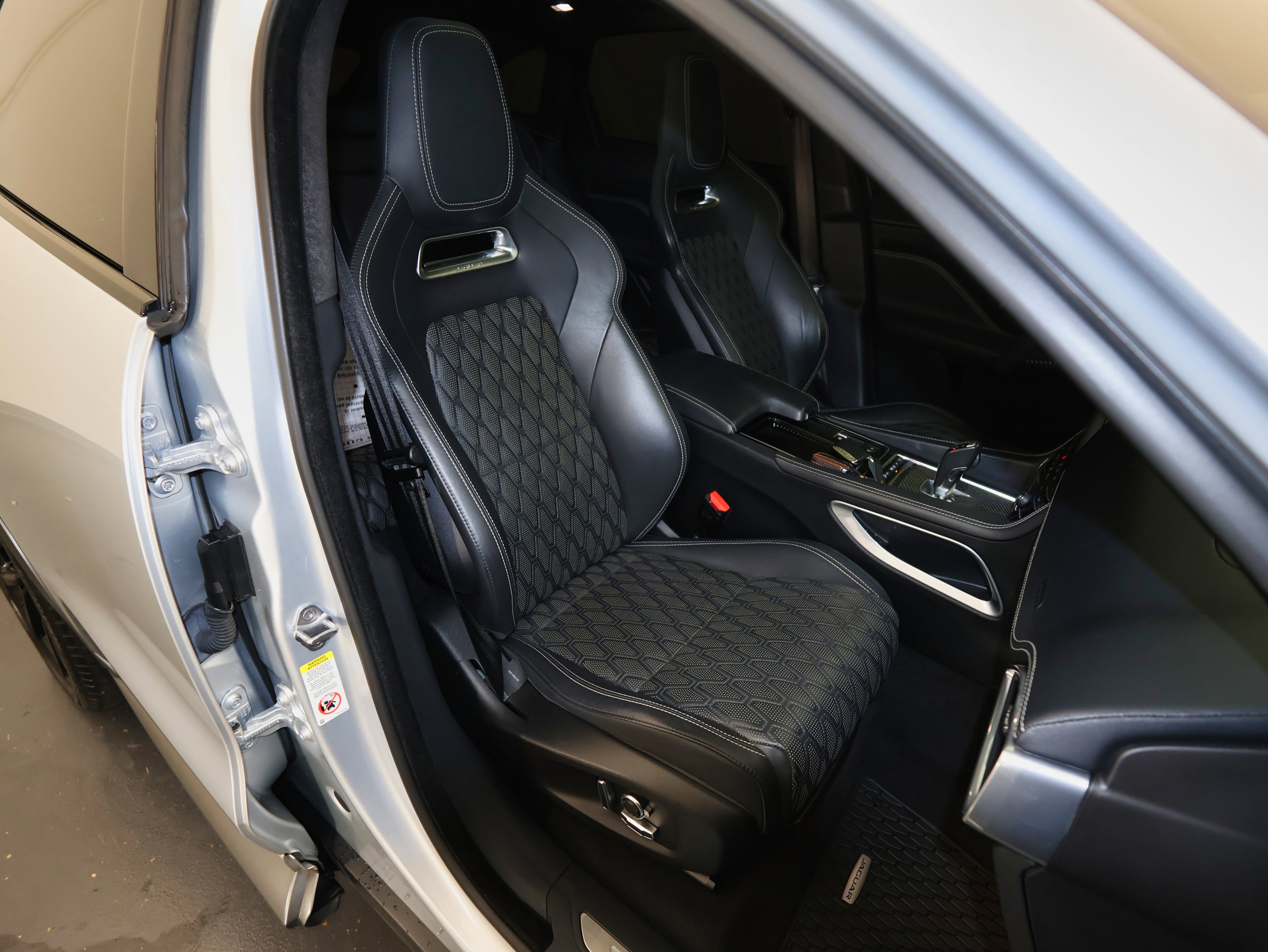 Used 2020 Jaguar F-PACE SVR image 44