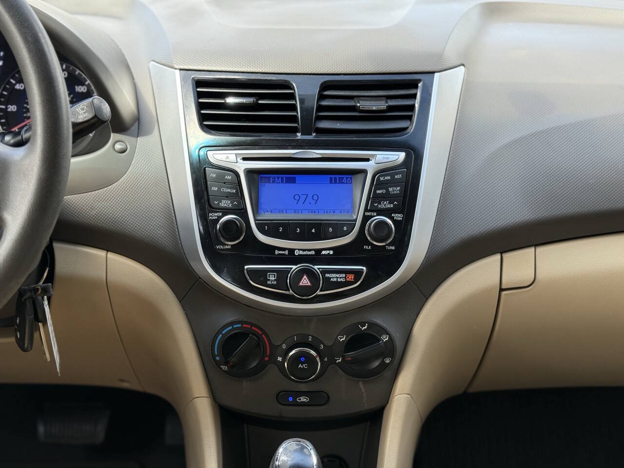 Used 2013 Hyundai Accent GLS w/ Premium Pkg FWD image 17