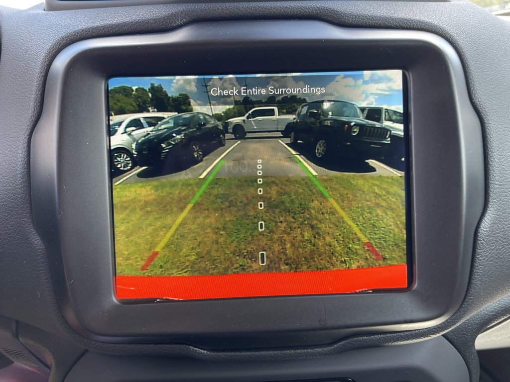 Used 2023 Jeep Renegade Latitude image 24
