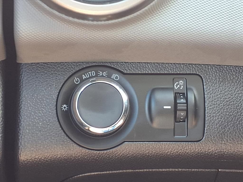 Used 2015 Chevrolet Sonic LT image 14