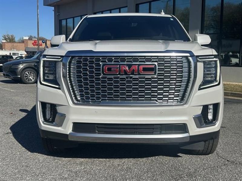 Used 2021 GMC Yukon XL Denali w/ Denali Premium Package image 2