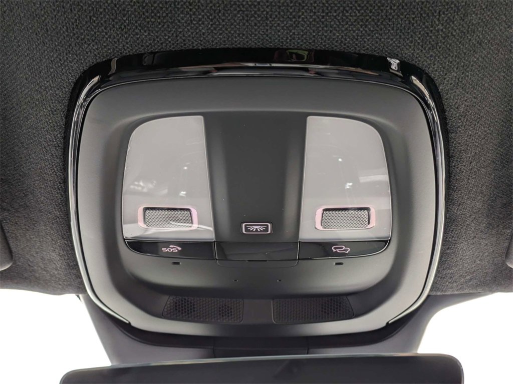 Used 2023 Volvo XC40 Recharge Core image 22