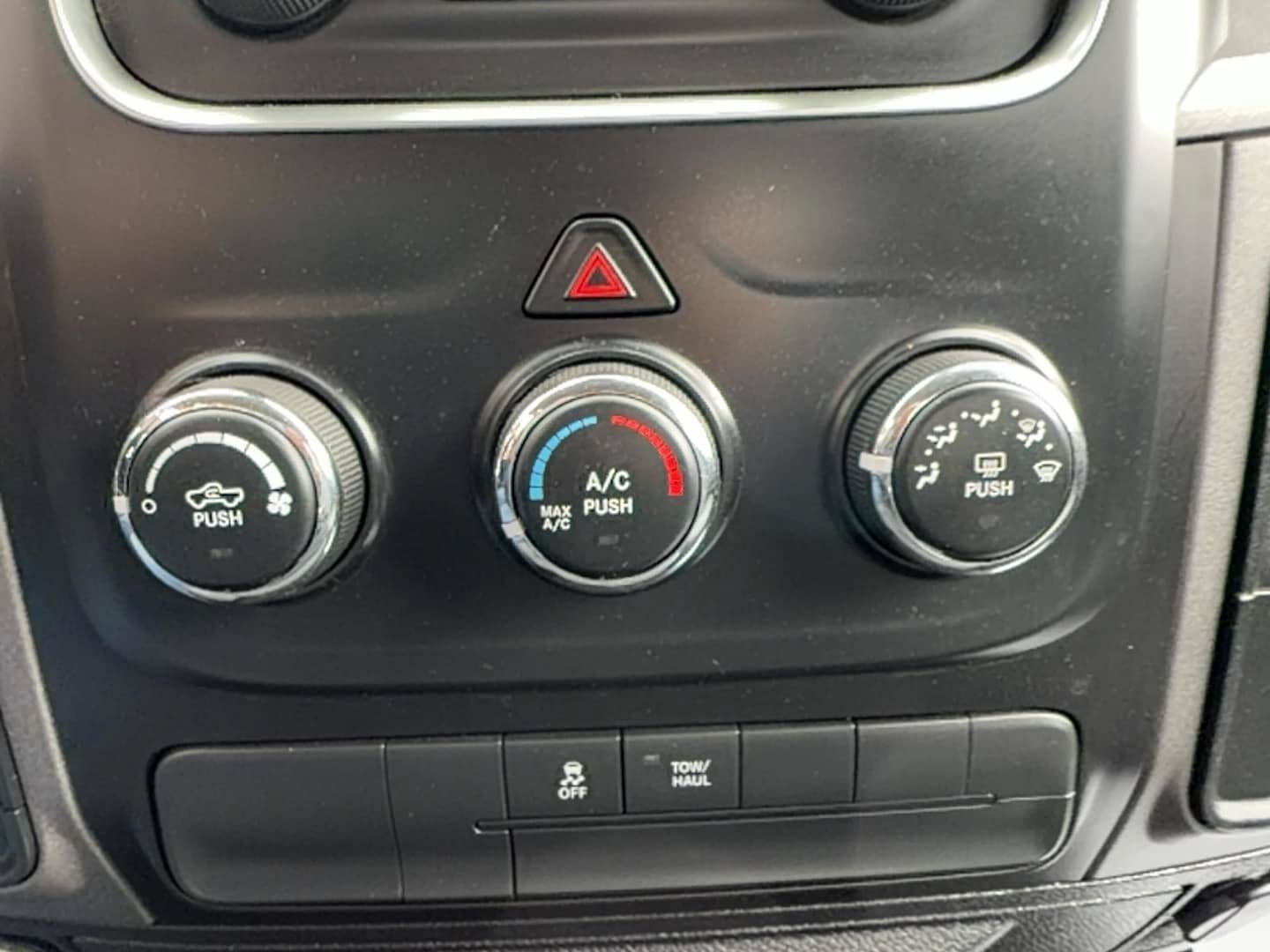 Used 2016 RAM 1500 Express AWD/4WD image 11