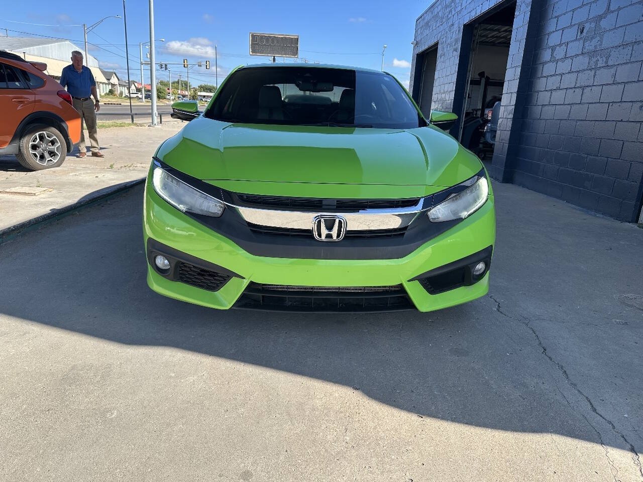 Used 2018 Honda Civic Touring image 3