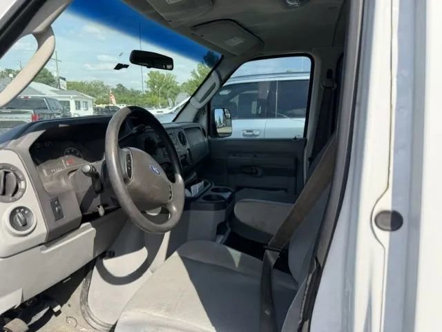 Used 2011 Ford E-350 and Econoline 350 XLT RWD image 4
