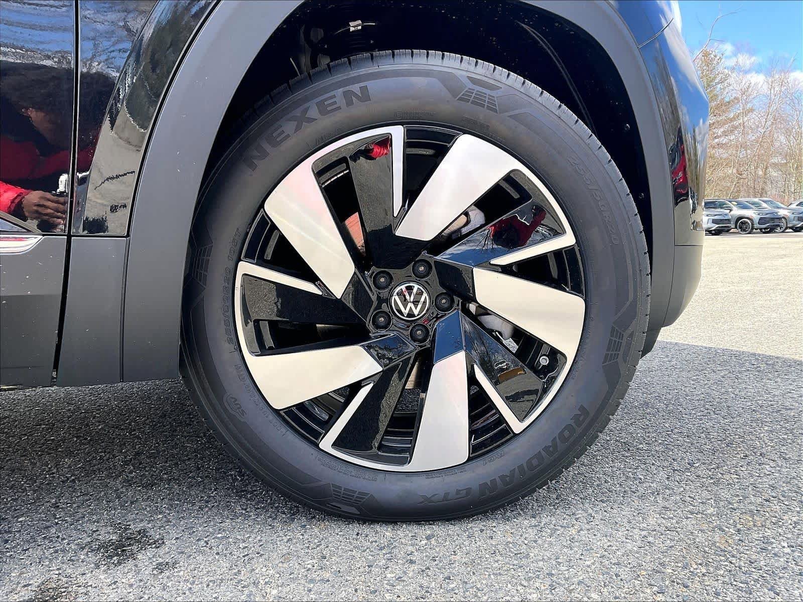 New 2026 Volkswagen Atlas Cross Sport SEL AWD/4WD image 8