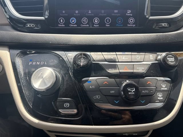 Used 2019 Chrysler Pacifica Touring Plus w/ Advanced Safetytec Group FWD image 33