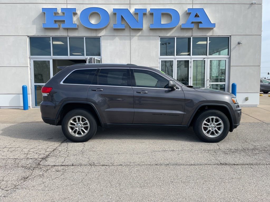 Used 2018 Jeep Grand Cherokee Laredo AWD/4WD image 4