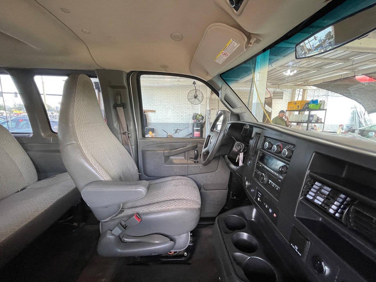 Used 2017 Chevrolet Express 3500 LT w/ LT Preferred Equipment Group RWD image 18
