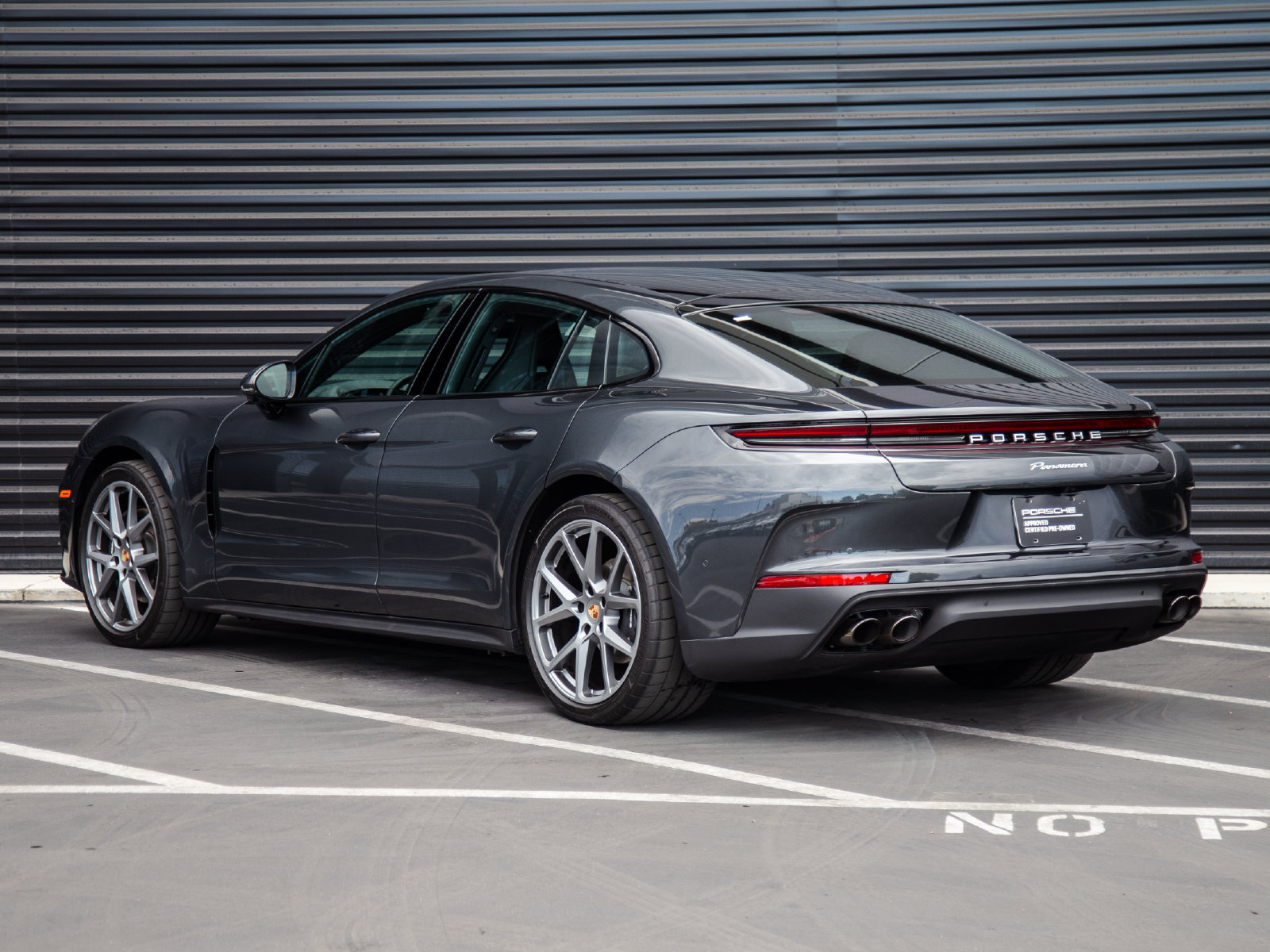 Certified 2025 Porsche Panamera RWD image 3
