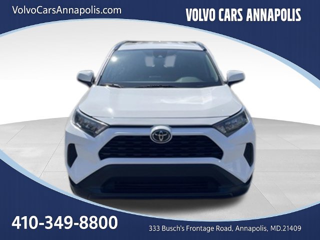 Used 2021 Toyota RAV4 LE AWD/4WD image 2