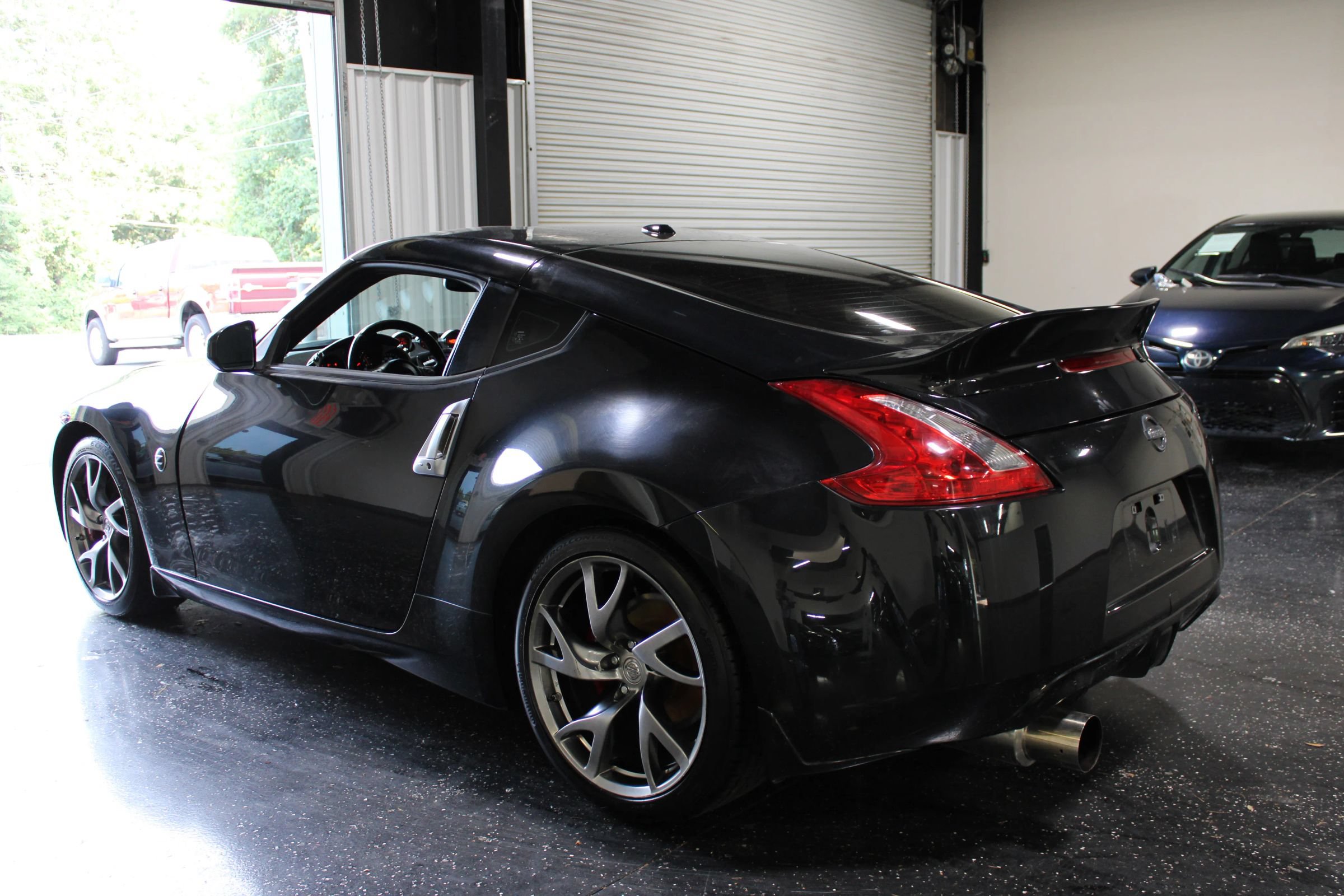 Used 2014 Nissan 370Z Touring w/ Sport Package RWD image 4