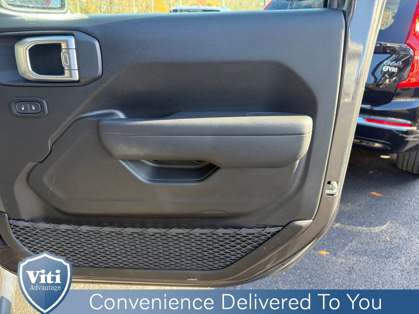 Used 2024 Jeep Wrangler Unlimited image 27