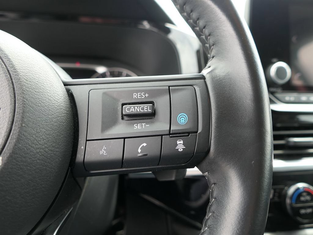 Used 2025 Nissan Pathfinder SV FWD image 16