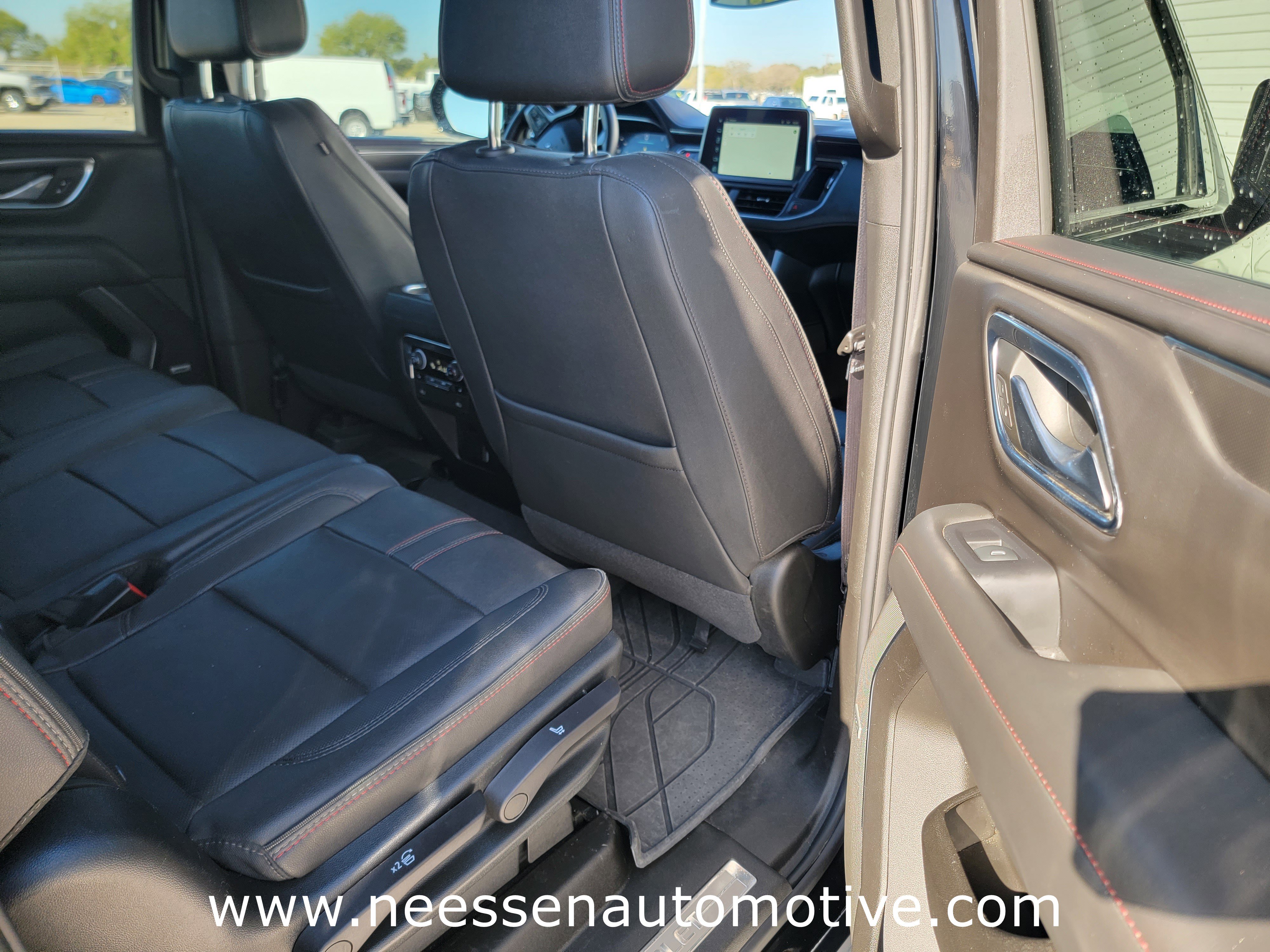 Used 2023 Chevrolet Suburban RST w/ Luxury Package image 11