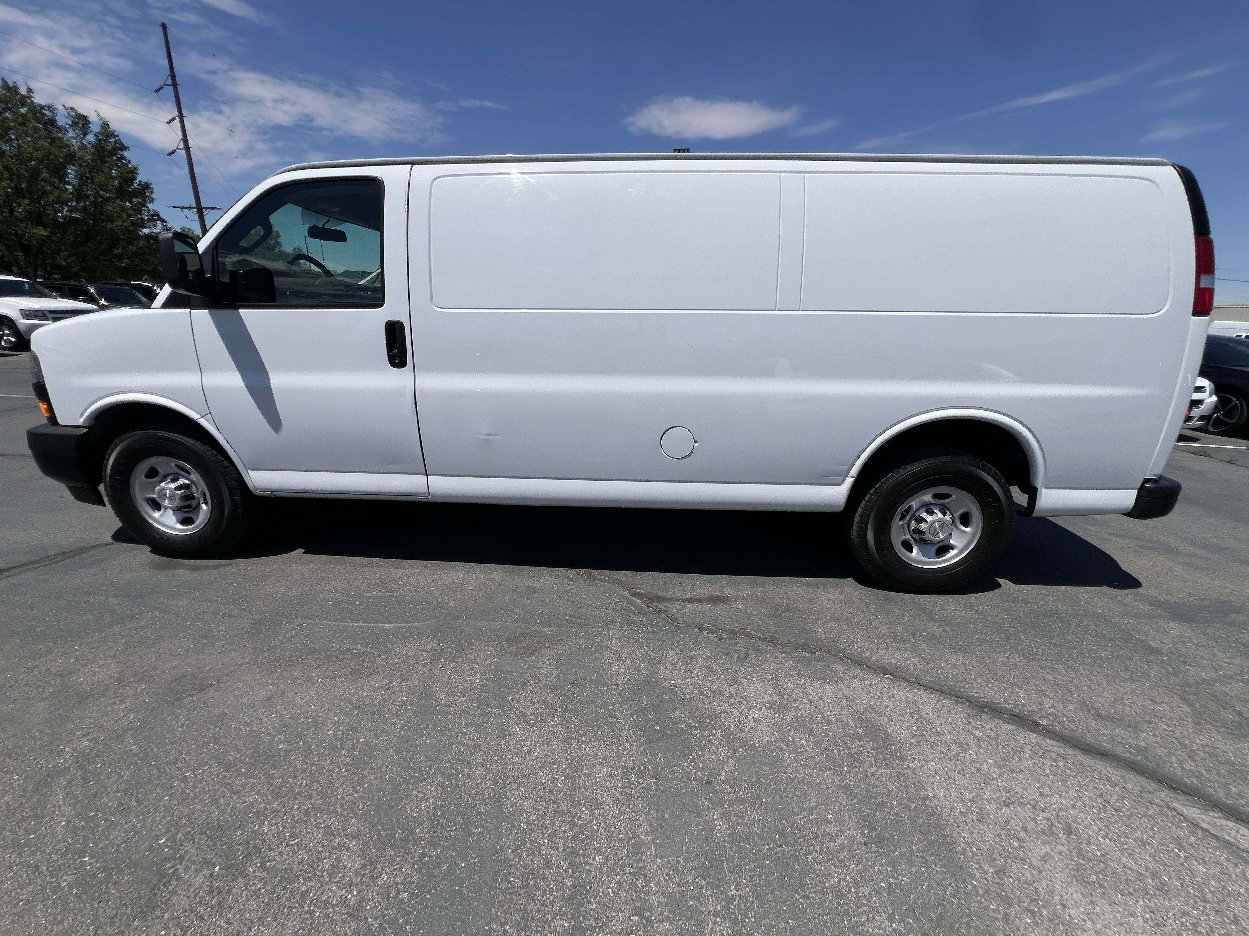 Used 2019 Chevrolet Express 2500 Extended RWD image 5