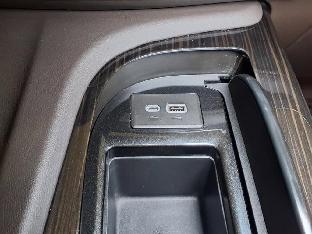 Used 2021 Cadillac Escalade Sport w/ LPO, Illumination Package image 6