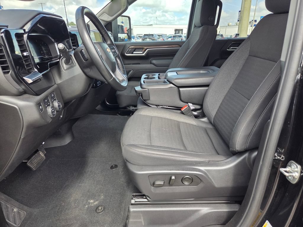 Used 2025 Chevrolet Silverado 2500 LT w/ Convenience Package AWD/4WD image 6
