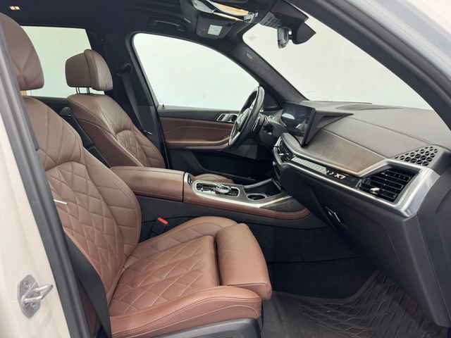 Used 2023 BMW X7 xDrive40i w/ Executive Package image 16