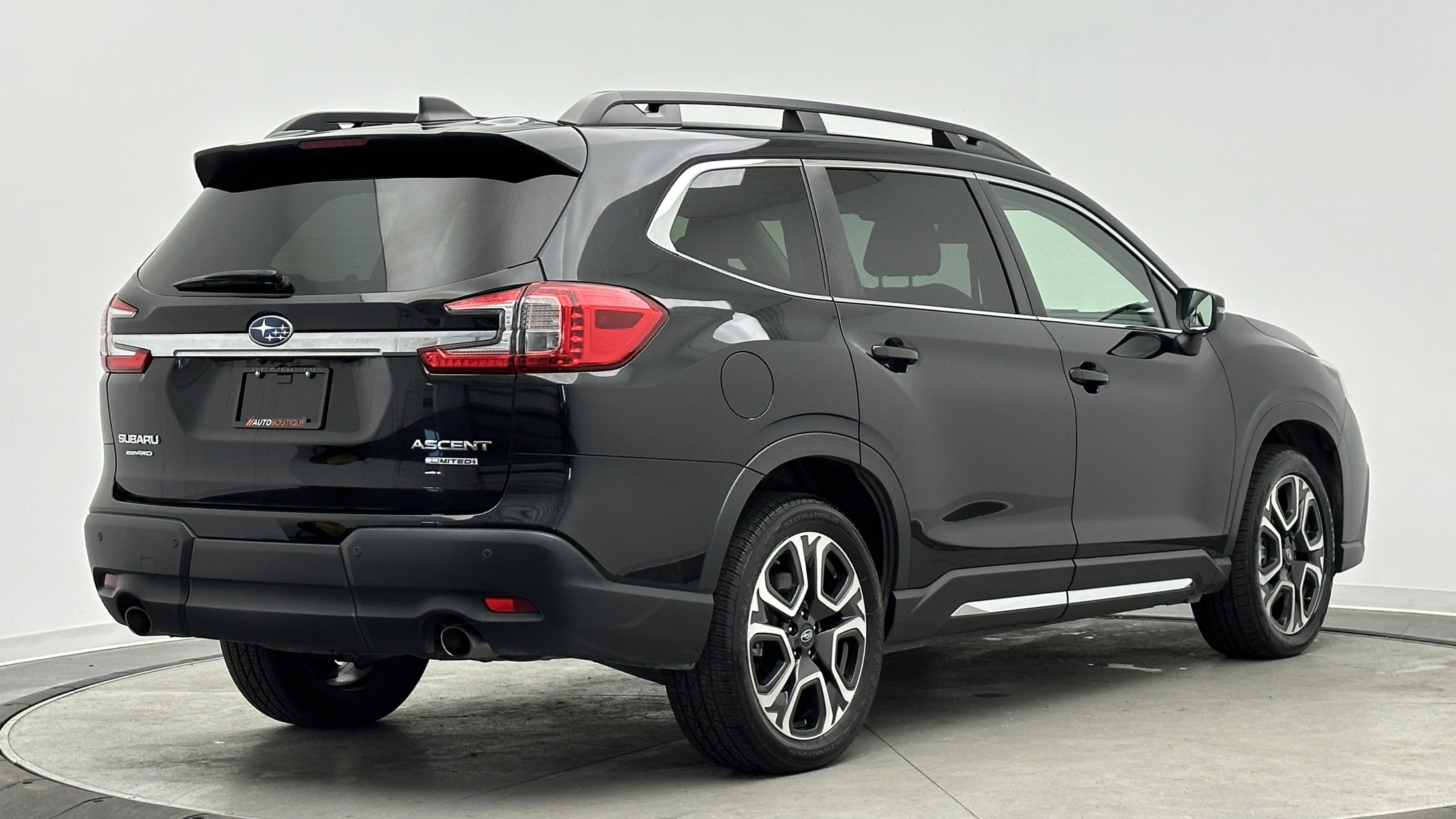 Used 2023 Subaru Ascent Limited image 7