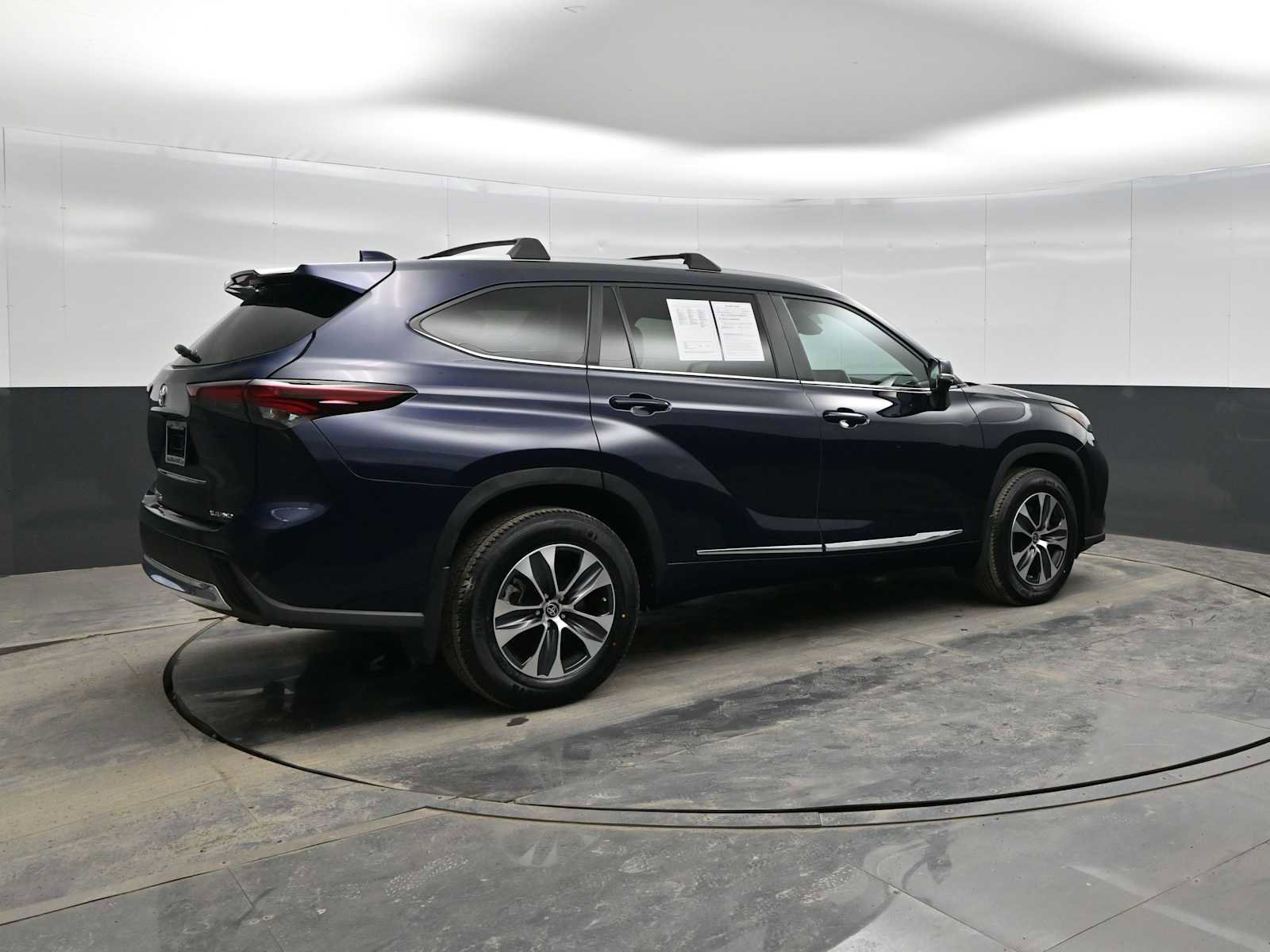 Used 2024 Toyota Highlander XLE image 8
