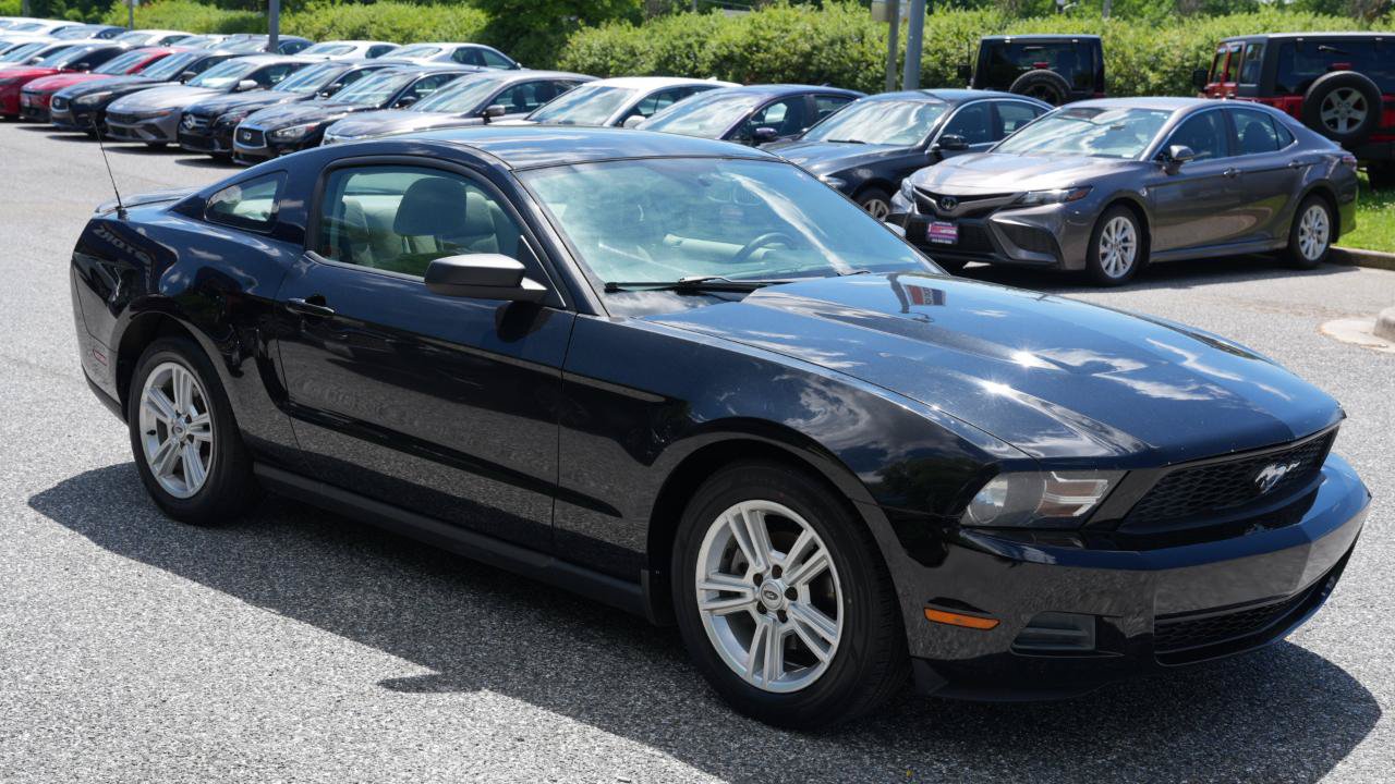 Used 2010 Ford Mustang Coupe RWD image 3