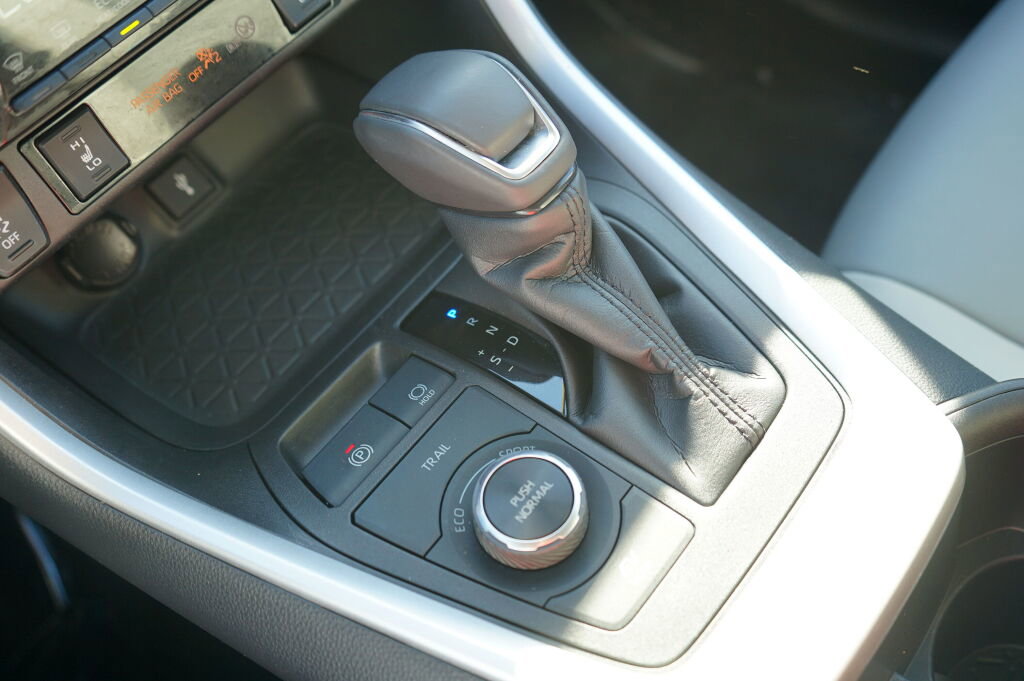 Used 2022 Toyota RAV4 XLE Premium image 19