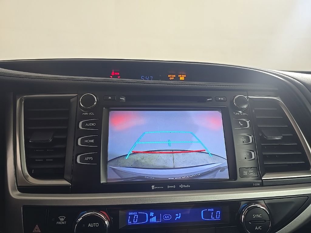 Used 2019 Toyota Highlander SE image 10