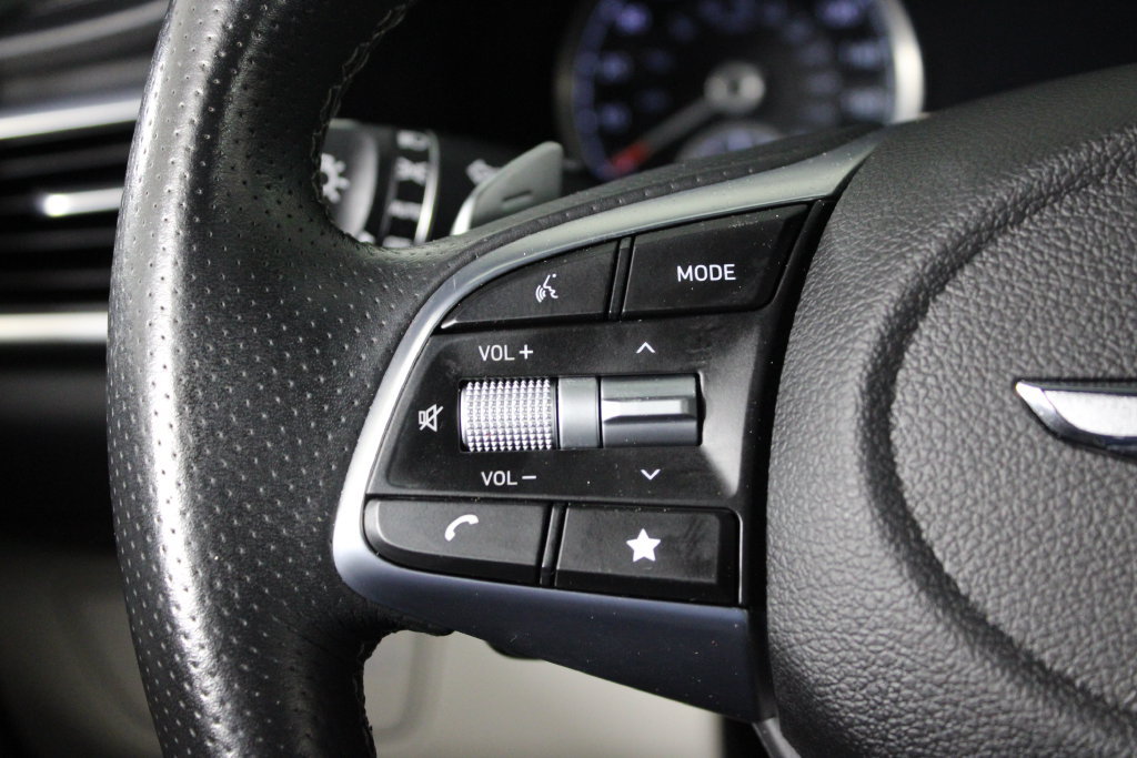 Used 2023 Genesis G70 2.0T RWD image 25