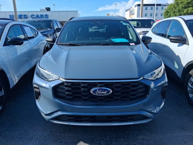 Used 2024 Ford Escape ST-Line w/ Tech Pack #1 FWD image 2