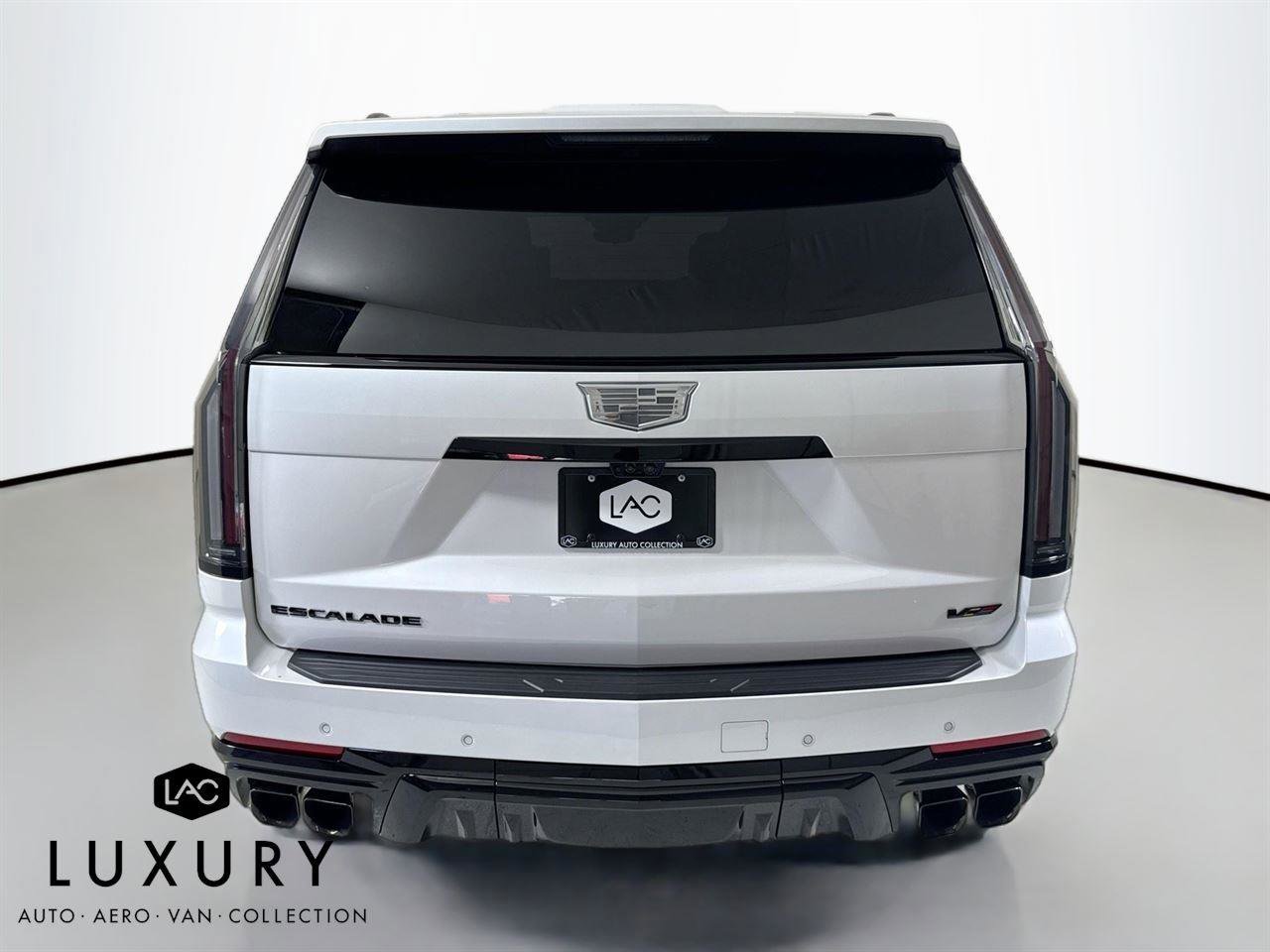 Used 2025 Cadillac Escalade ESV V w/ LPO, ONYX Package image 5
