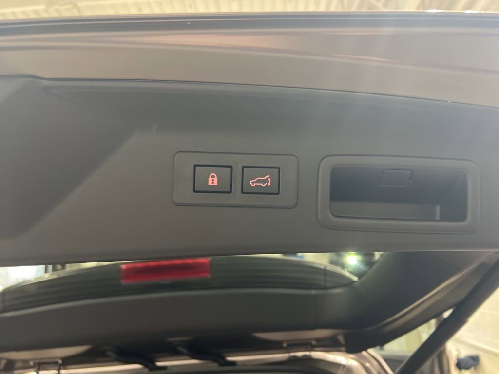 Used 2025 Subaru Forester Limited image 18