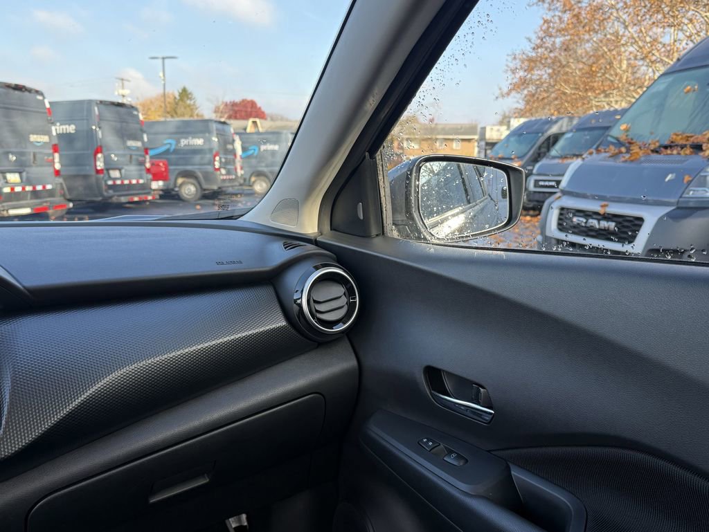 Used 2024 Nissan Kicks SV image 28