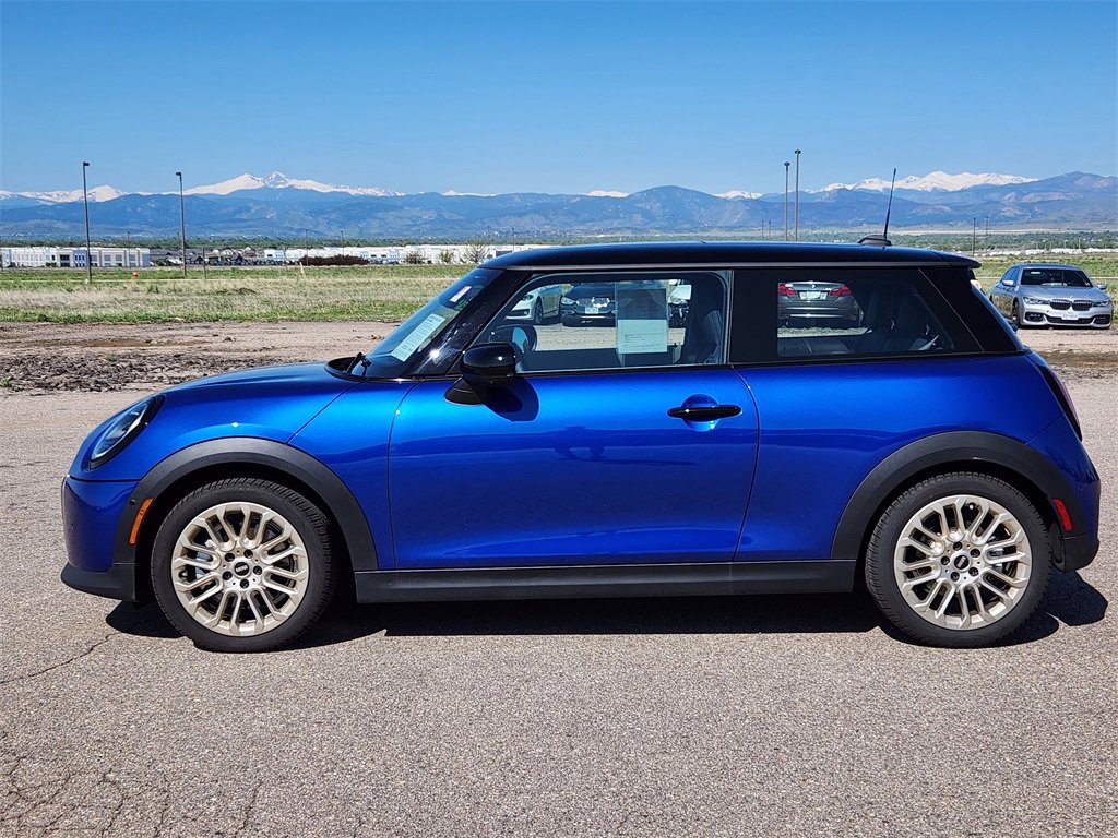 Used 2025 MINI Cooper 2-Door Hardtop image 2