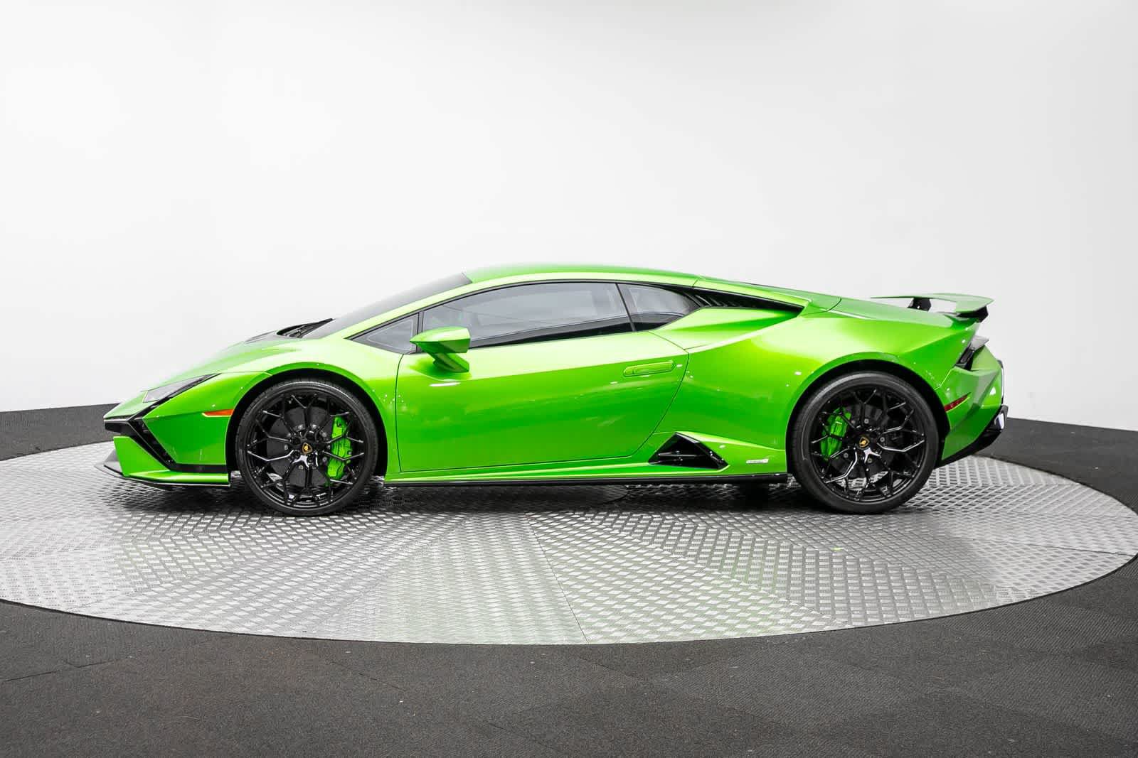 Used 2024 Lamborghini Huracan Tecnica RWD image 3