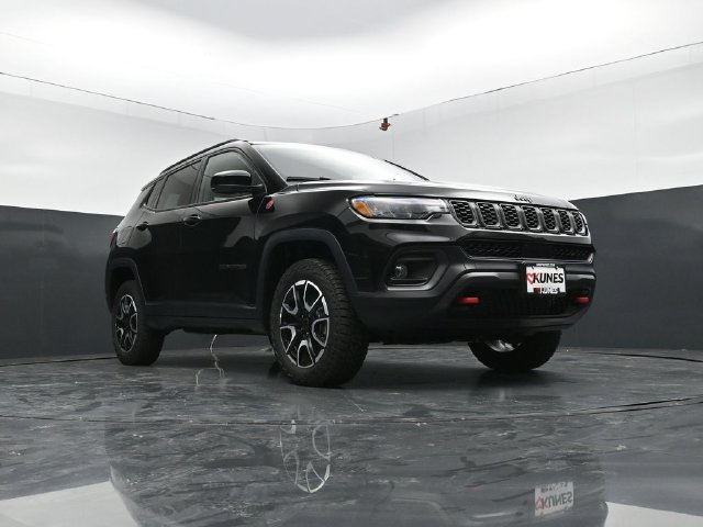 New 2026 Jeep Compass Trailhawk w/ Trailer Tow Group AWD/4WD image 53