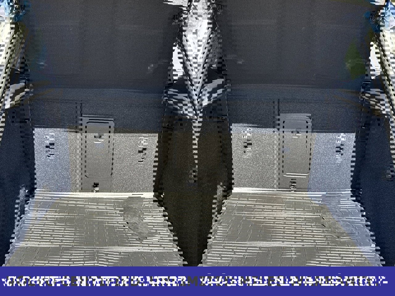 Certified 2023 Volvo XC40 Recharge Ultimate image 37