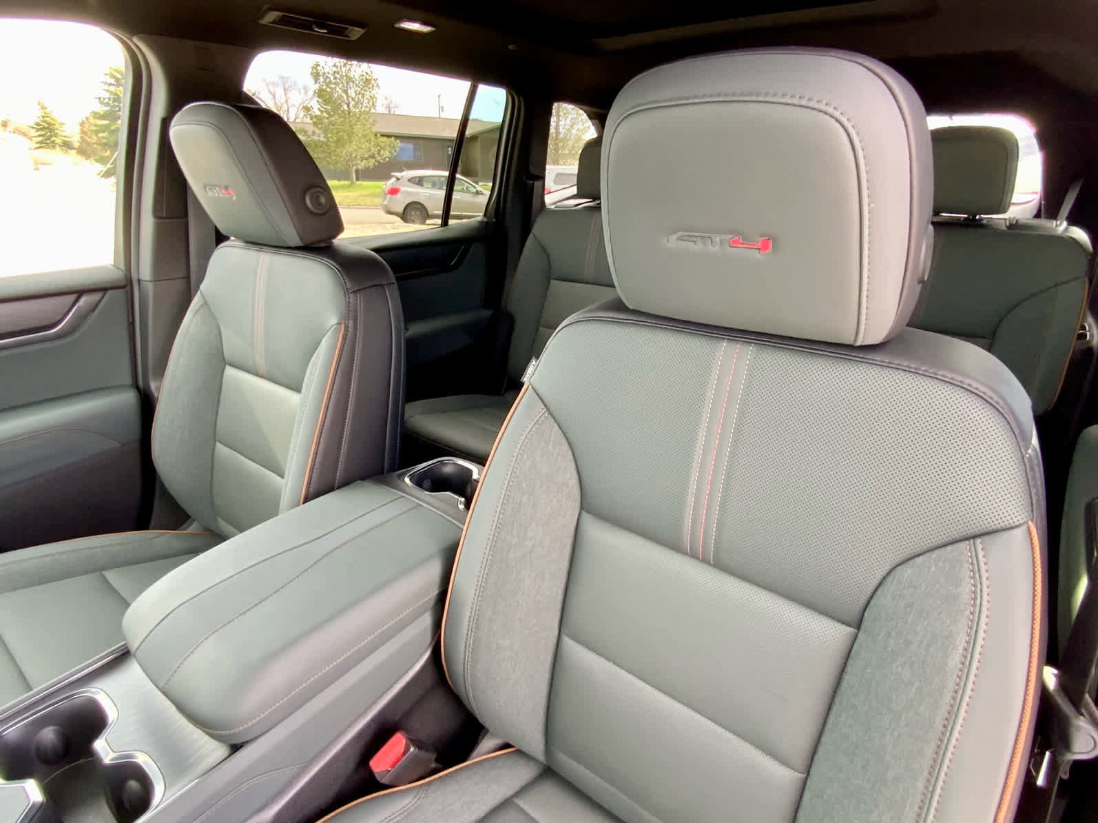 New 2026 GMC Acadia AT4 w/ LPO, Floor Liner Package AWD/4WD image 27