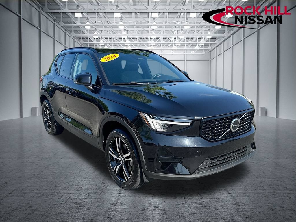 Used 2024 Volvo XC40 B5 Core AWD/4WD image 1