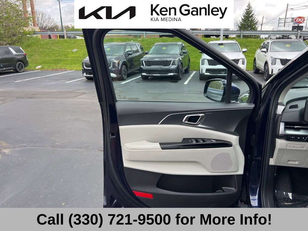 Used 2024 Kia Carnival LX FWD image 26