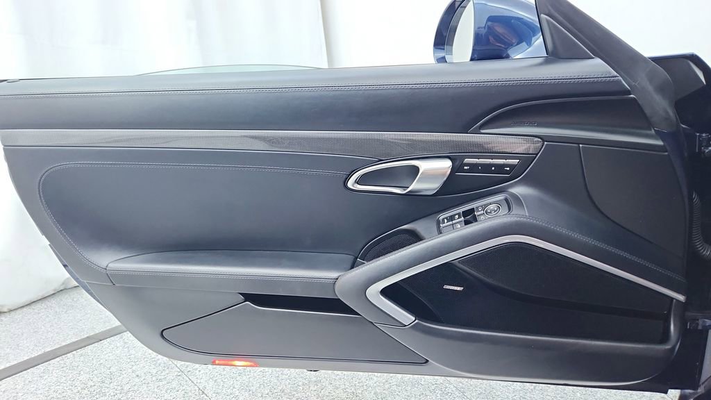 Used 2015 Porsche 911 Turbo S image 26