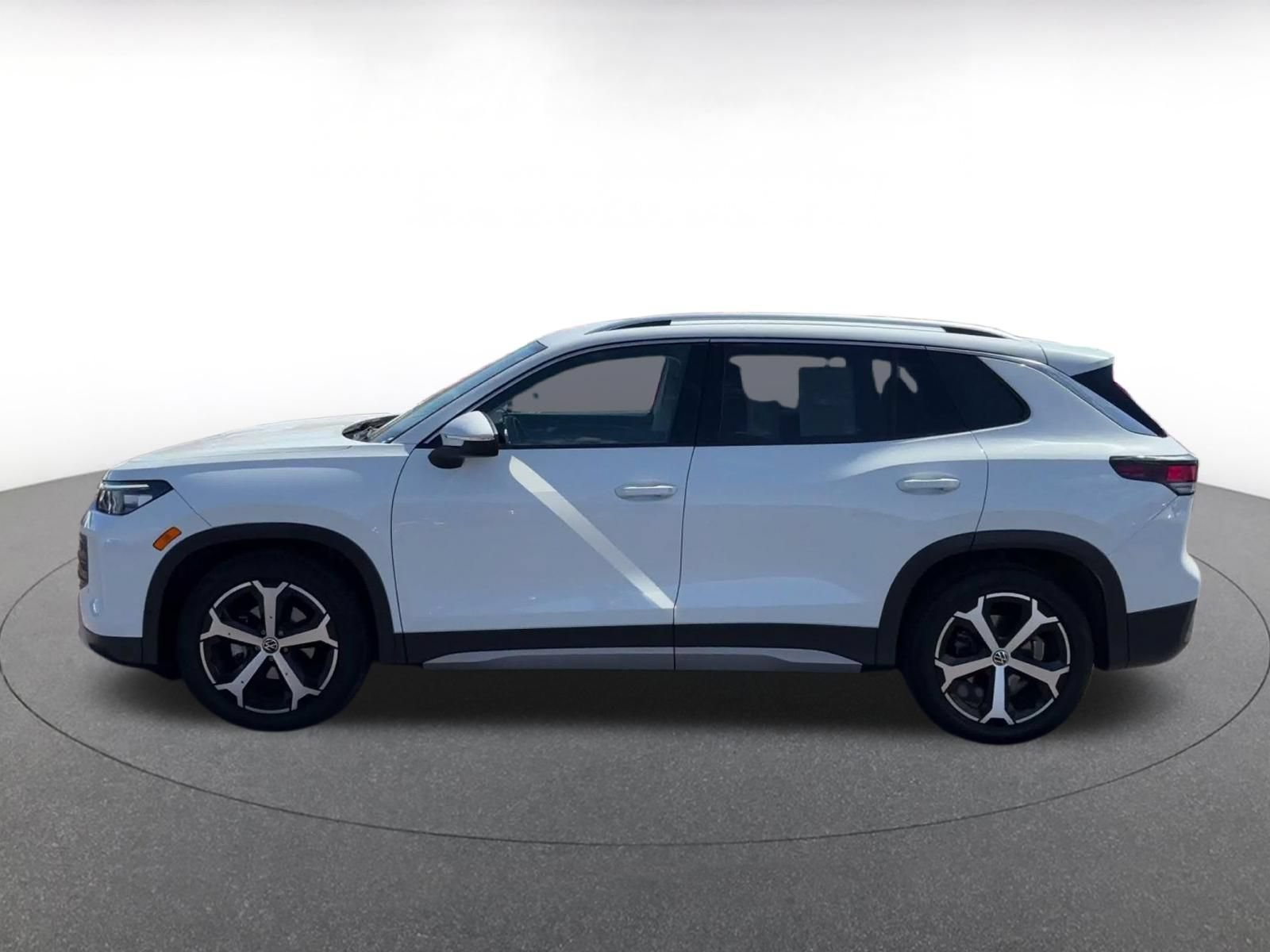 Used 2026 Volkswagen Tiguan SE FWD image 8