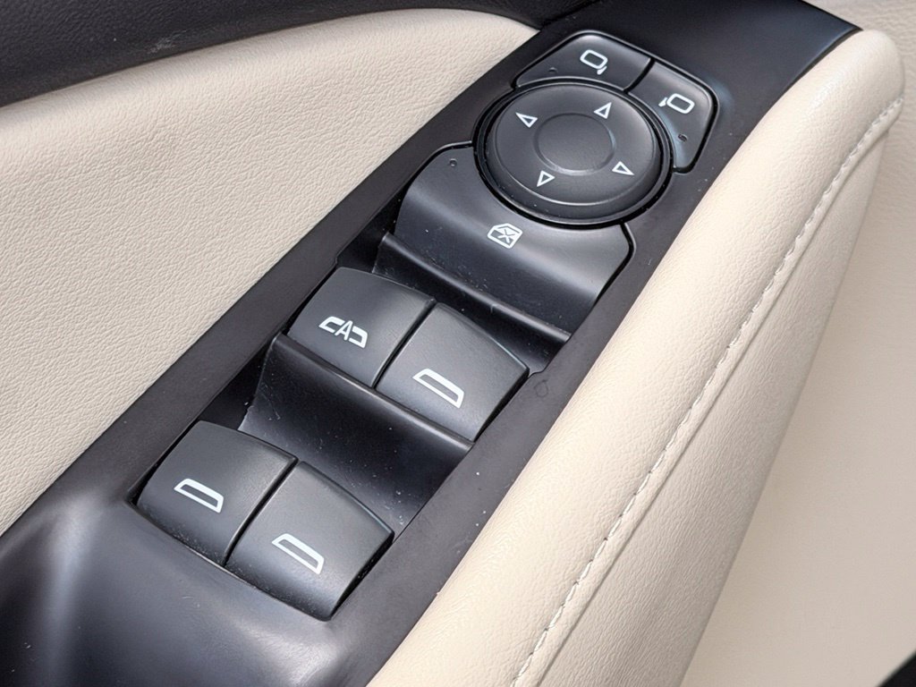 Used 2020 Buick Enclave Essence w/ Sound and Sites Package FWD image 11