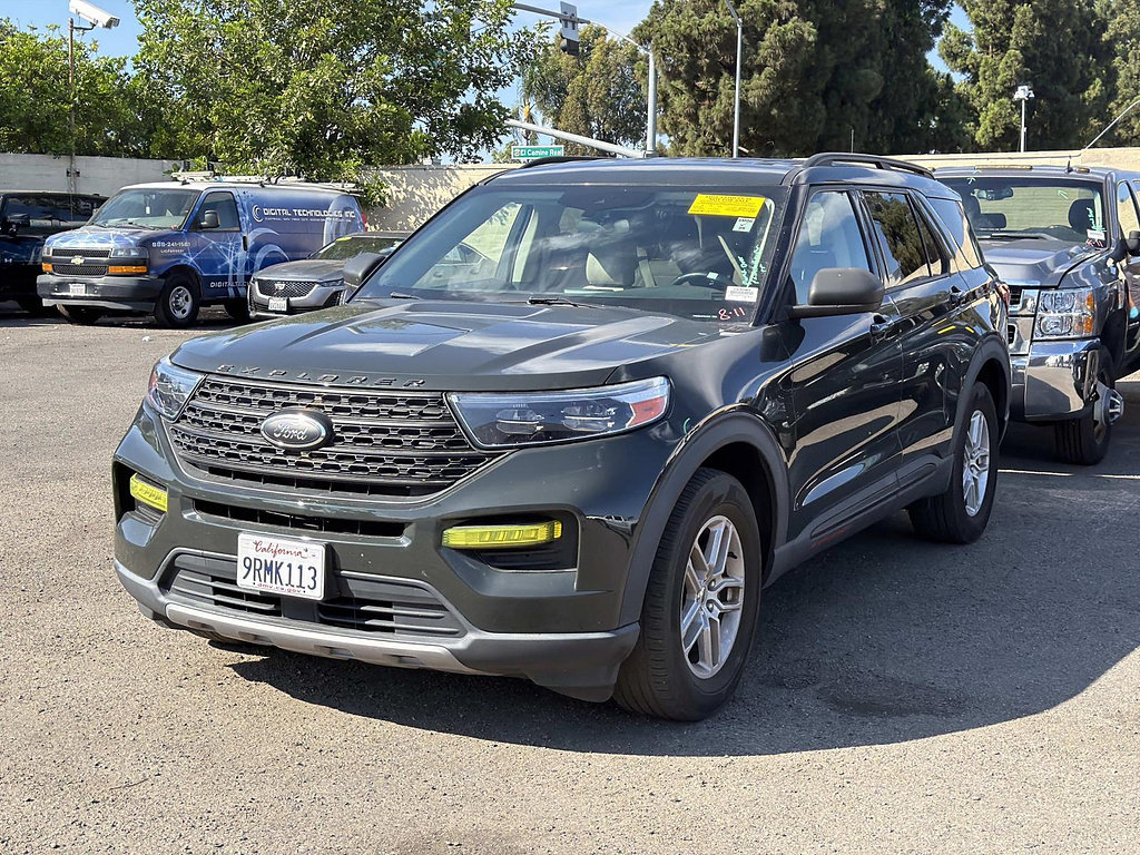 Used 2023 Ford Explorer XLT w/ Equipment Group 202A AWD/4WD image 3