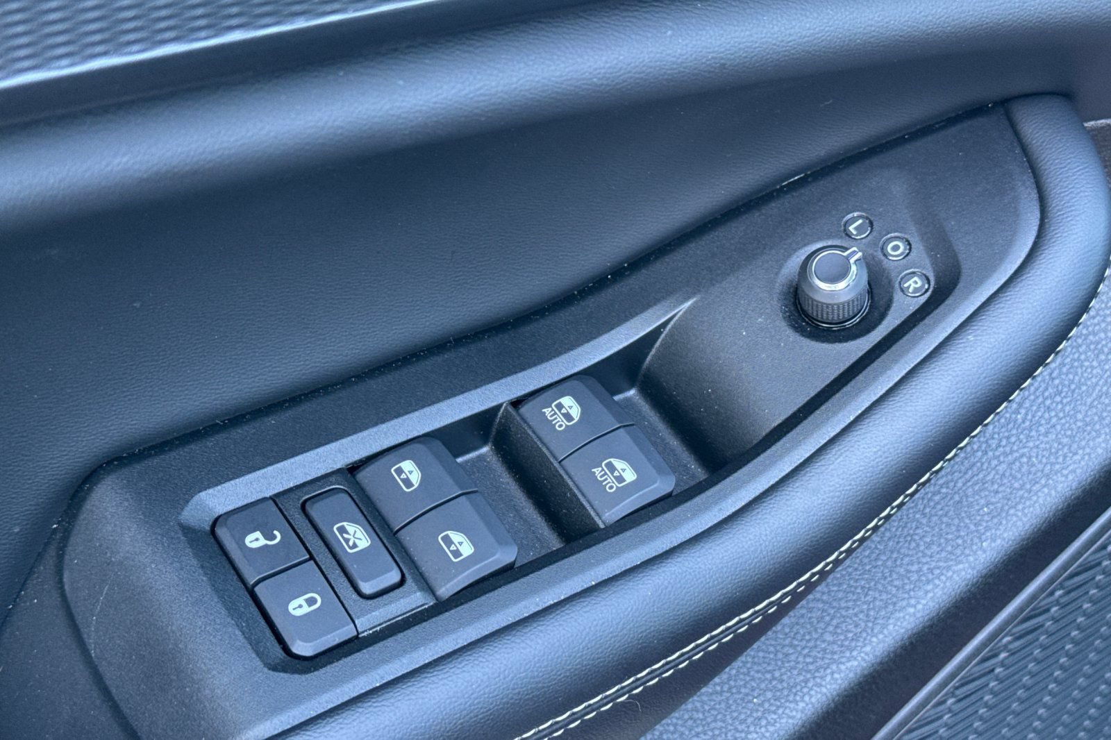 Used 2025 Jeep Grand Cherokee Laredo X w/ Luxury Tech Group I RWD image 12