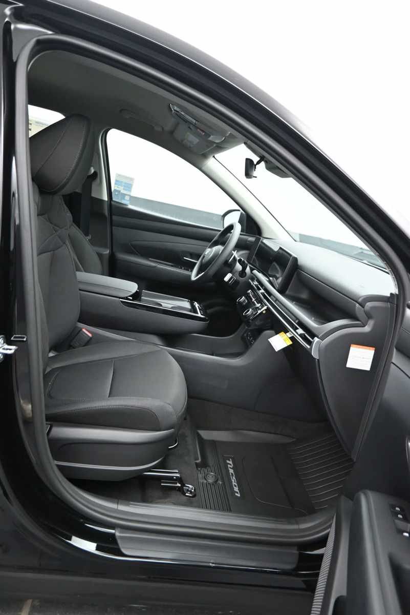 New 2026 Hyundai Tucson Blue SE FWD image 11